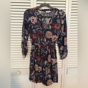 The loft dress size xs very light and comfy.